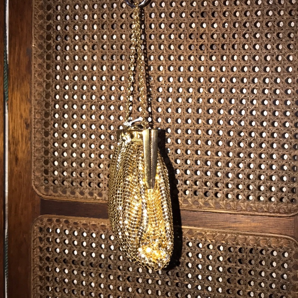 1950's Vintage Whiting and Davis Gold Tone Clutch - Picture 8 of 10